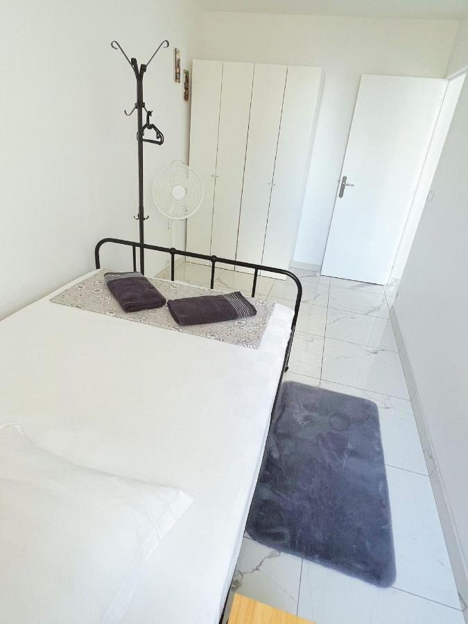 Appartement Near Subway And Supermarket Parijs